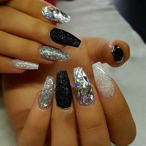 20 Nail Designs For New Years Eve You Need To Copy Society19 Bling