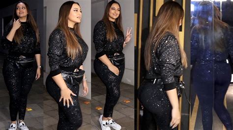 Baapre Yeh Kaise हुआ 😱 Sonakshi Sinha Flaunting Her Huge Figure In Black Bodycon Outfit Youtube