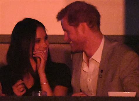Llegada del príncipe harry a al castillo de windsor. El príncipe Harry y Meghan Markle anuncian su compromiso ...