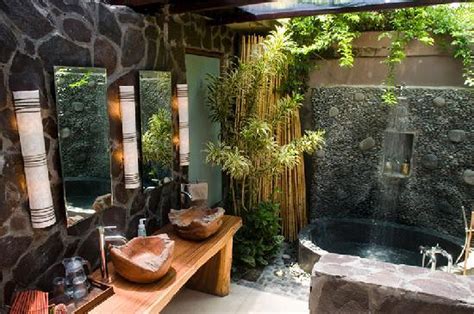 33 The Best Jungle Bathroom Decor Ideas To Get A Natural Impression