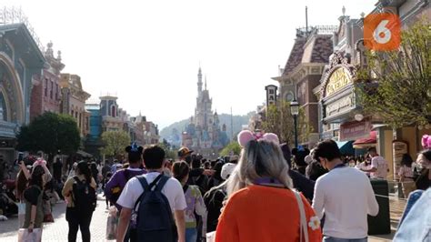 Roller Coaster Hong Kong Disneyland Mendadak Macet 12 Pengunjung
