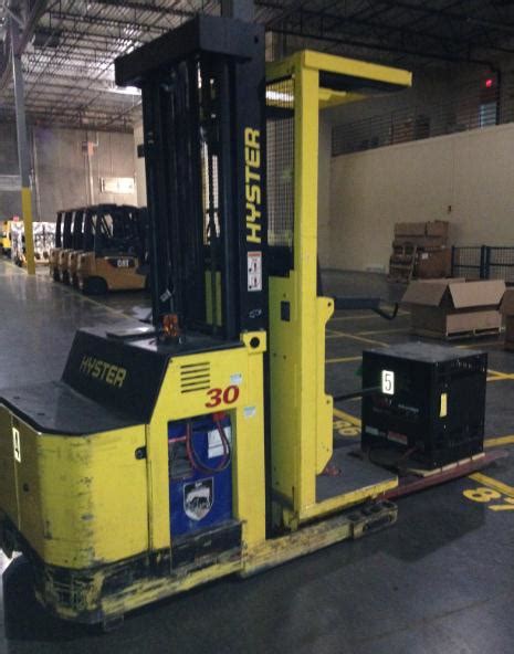 Hyster Hyster R30xm 3000 Pound Electric Order Picker Forklift 2007 Nfe
