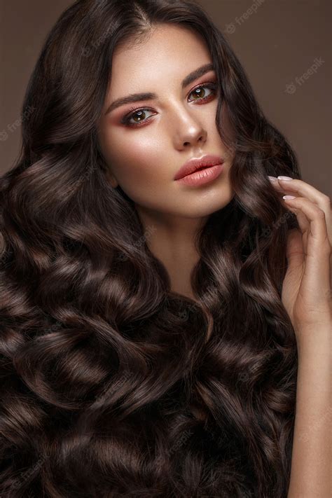 Premium Photo Beautiful Brunette Model Curls Classic Makeup And