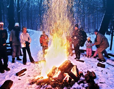 Make A Campfire In The Snow With Friends Winterfun Winter Bucket List