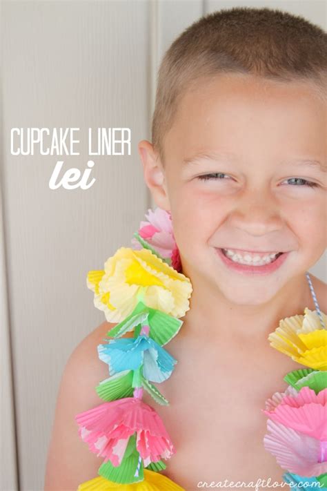 These gorgeous flowers come with a free craft template. DIY Straw Toppers