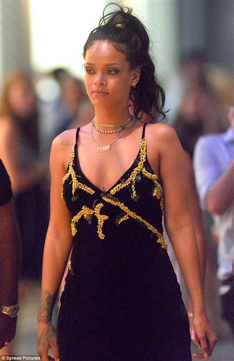 Rihanna Shows Off Taut Tummy In Strapless Bathing Suit In St Barts