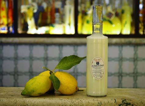 Il limoncello è un vanto della tradizione enogastronomica italiana e soprattutto della nostra splendida regione campania. Antichi Sapori d'Amalfi - Best Limoncello - Amalfi Lemon ...