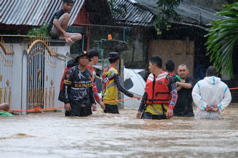 Banjir Dan Longsor Di Manado Akibatkan Rumah Rusak