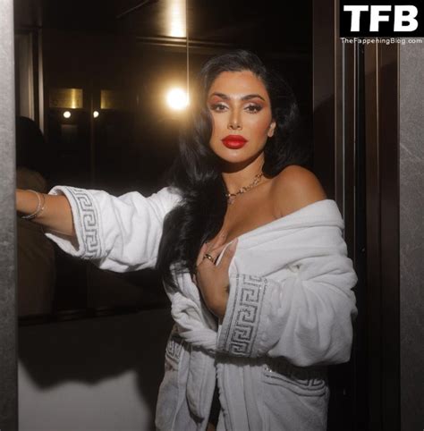 Huda Kattan Topless Sexy Collection Photos Onlyfans Leaked Nudes