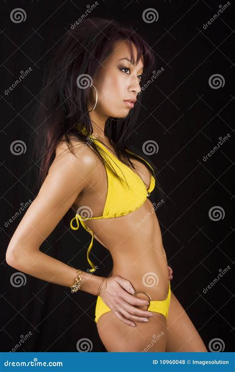 Asiatische Sch Nheit Im Bikini Stockfoto Bild Von Kurvige Flirt