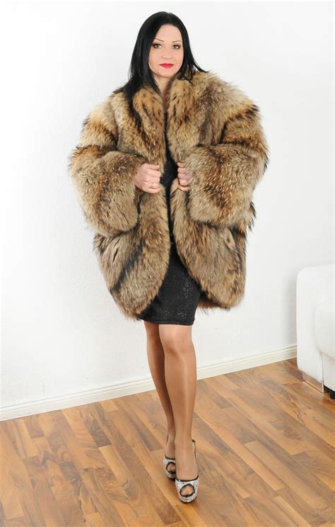 Finnraccoon Pelz Mantel Fur Coat Pelliccia Saga Fox Renard Volpe Fourrure Fur Coat Raccoon
