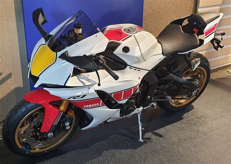 Neumotorrad Yamaha R1 World Gp 60th Anniversary Baujahr 2022 21494