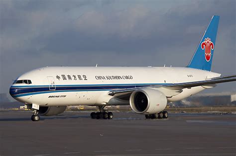 南航订购两架波音777全货机飞抵广州图新浪航空航天新浪网