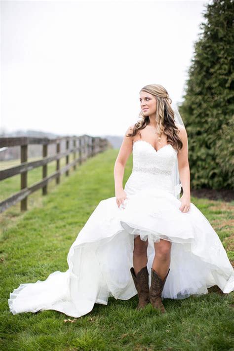 Short wedding dresses are the perfect choice for the bride who wishes to show off her legs. 45 Short Country Wedding Dress Perfect with Cowboy Boots ...