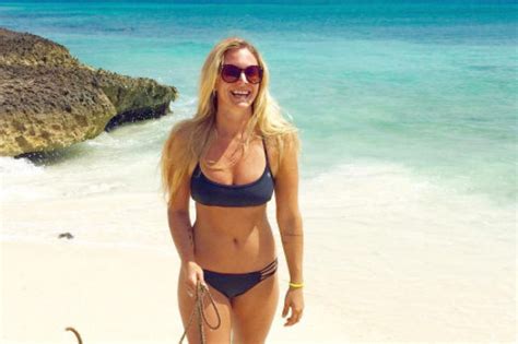 Woman’s Bikini Photo Goes Viral Can You See Why Daily Star