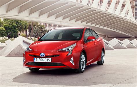 Toyota Unveils Prius Hybrid With 10 Better Fuel Efficiency Video