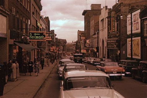 33 Fascinating Photos Capture Street Scenes of Montreal in the 1950s ...