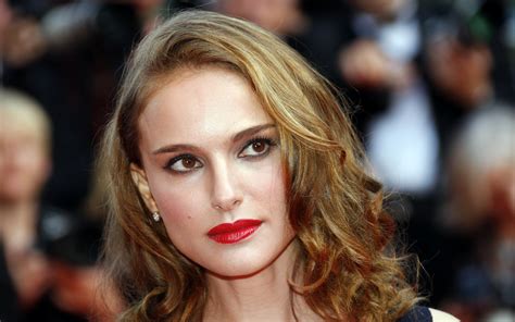 Download Blonde Lipstick Brown Eyes Face Israeli Actress Celebrity Natalie Portman HD Wallpaper