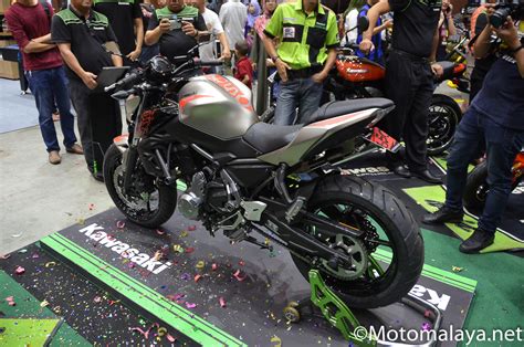 Max torque was 16.23 ft/lbs (22.0 nm) @ 9500 rpm. 2018-Kawasaki-Ninja-250-official-launch-AOS-2018_34 ...