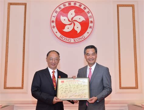 Jun 28, 2021 · 南豐集團宣布，委任張世成為行政總裁，接替梁錦松，任期由本周四起生效。 張世成為榮譽主席陳慧慧長子，2009年加入集團，2015年起擔任董事. 行政長官出席里約奧運會內地奧運精英代表團訪港歡迎酒會致辭全文（只有中文）（附圖／短片）