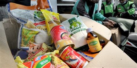Kewenangan pemerintah pusat mencakup kewenangan dalam bidang politik luar negeri, pertahanan dan keamanan, peradilan, moneter dan fiskal, agama, serta kewenangan lainnya seperti: Program Bantuan Dari Pemerintah Apa Saja - Dunia Sosial