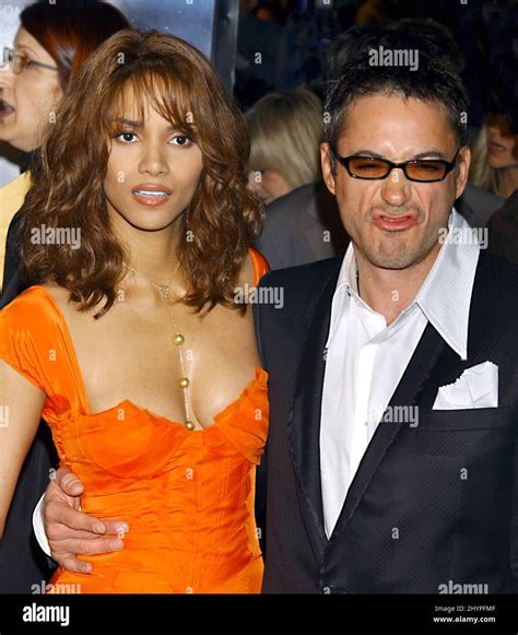 Halle Berry Robert Downey Jr Attend The Gothika World Premiere In Westwood California