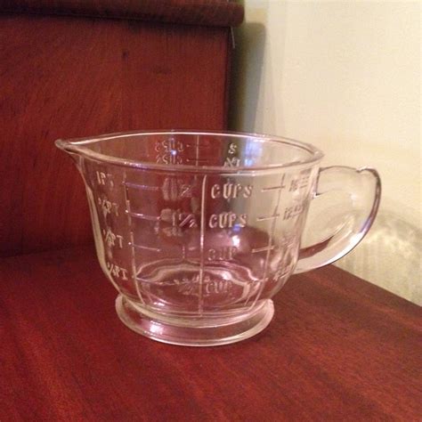 Vintage Glass Measuring Cuppitcher 2 Cups D Handle