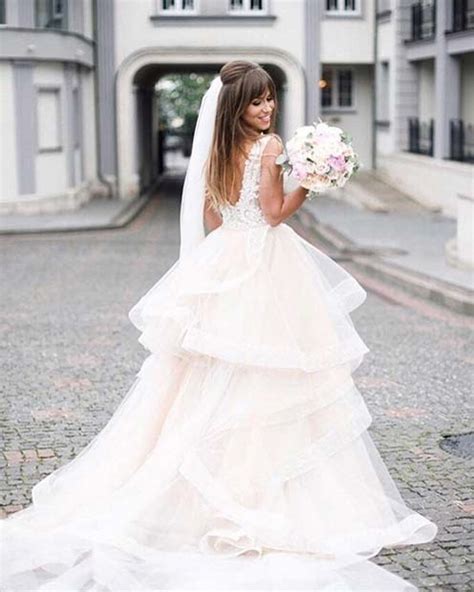 Check spelling or type a new query. 23 atemberaubende Brautkleider für 2018