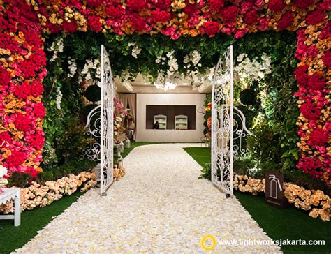 Maybe you would like to learn more about one of these? tema dekorasi pernikahan floral glamour menjadi tren ...
