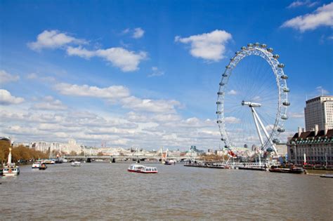 It stands at millenium pier, on the south bank of the river thames, close to the south end of westminster bridge, and within an easy walk of the houses of parliament and big. London eye from westminster bridge Photo | Premium Download