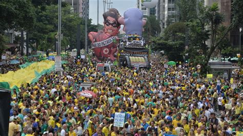Br Sil Manifestations Historiques Contre La Pr Sidente Dilma Rousseff