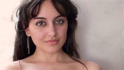 7 potret yasmeena ali model afghanistan yang murtad and jadi bintang porno foto 1