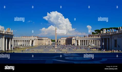La Plaza De San Pedro Ciudad Del Vaticano Roma Italia Fotografía De