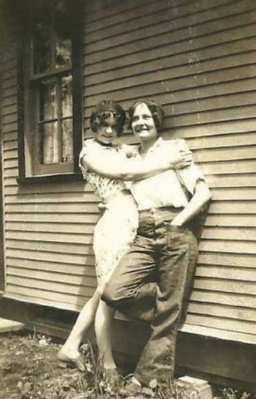 Sept Lez 1  371×579 Vintage Lesbian Vintage Couples Cute Lesbian Couples