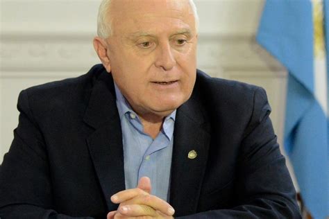 Roberto miguel lifschitz (born september 13, 1955), is an argentine politician and civil engineer of the socialist party who was governor of santa fe province. Miguel Lifschitz fue trasladado a cuidados intensiv ...