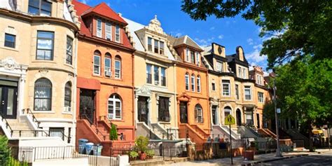 Definition of row house : Condo vs Townhouse - Difference and Comparison | Diffen