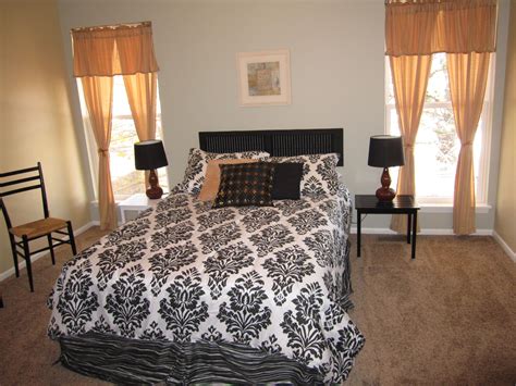 It is often the only bedroom in the home that can lock with a large master bedroom, we have to know what kind of energy exists in the room in order to know if it really suits the occupants' needs. Staged Master bedroom...that's an air mattress and a ...