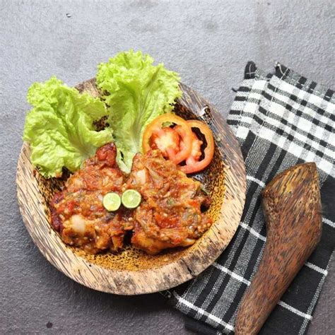 During ramadhan, mcdonald's indonesia has offered bbq beef flatbread (2014), curry beef delight (2015), moroccan burger (2016), ayam kremes (2017 and 2018, with addition of nasi uduk), ayam serundeng sambal terasi (2019), ayam spesial sambal bawang (2020), and ayam gulai (2021). Resep Ayam Penyet Sambal Terasi Indramayu # ...