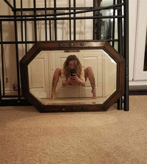 40 Times People Tried To Sell Mirrors And The Photos They Took Showed