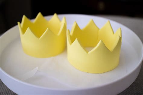 How To Make A Crown Out Of Paper