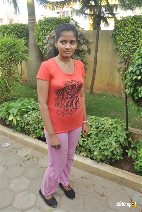 This blog contanis unseen hot photos of malayalam,tamil,telungu,bollywood actress. Heera actress photos (5)