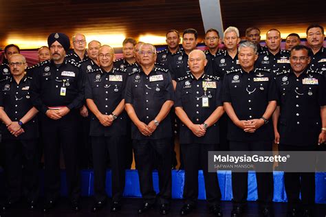Bagi yang berminat dan berkelayakan memohon, polis diraja malaysia pdrm membuka permohonan bagi tahun 2012 kepada individu yang bersedia untuk berkhidmat untuk. Polis tak terima sebarang permohonan tangkap Zakir Naik