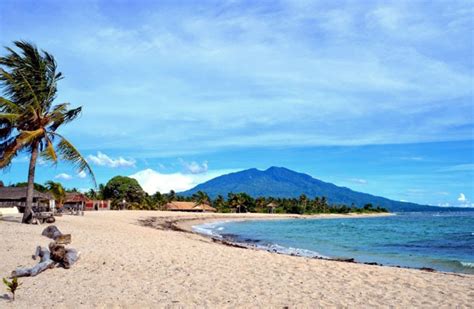 Cek lokasi liburan bersama keluarga memang yang paling menyenangkan. Pesona dan Harga Tiket Masuk Pantai Alau Alau Kalianda ...