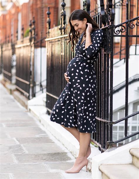 Second Trimester Maternity Fashion Tips Dressing A Baby Bump
