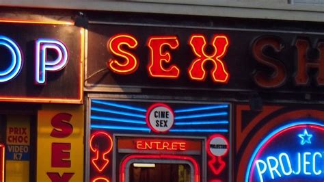 Weird Science Sex Does Not Sell And A Reason For Your Geekiness