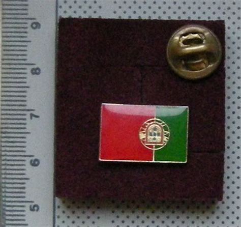 Această fotografie este despre semnaliza, steag, stindard. Portugalia, steag