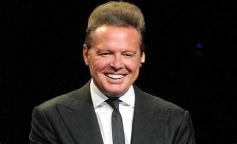 £720th.* feb 27, 1999 in coimbra, portugal. LUIS MIGUEL REAPARECE EN COMERCIAL Y DESATA BURLAS Y MEMES ...