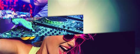 Quad split screens are a visually arresting way of condensing time in your edit and they work great as transitions. TranSlice Layers Volume 2 - Split Screen Transition for FCPX