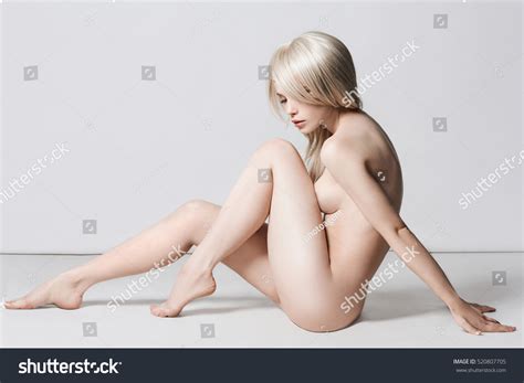 Im Genes De Nude Pose Im Genes Fotos Y Vectores De Stock