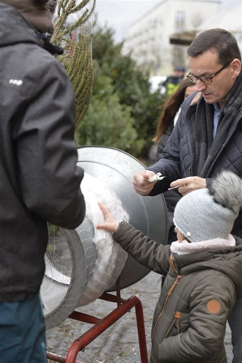 Z ust premiera padły bardzo mocne słowa, dotyczące wydarzeń, które w miały miejsce w. Mateusz Morawiecki. Dzieci pomogły wybrać premierowi ...